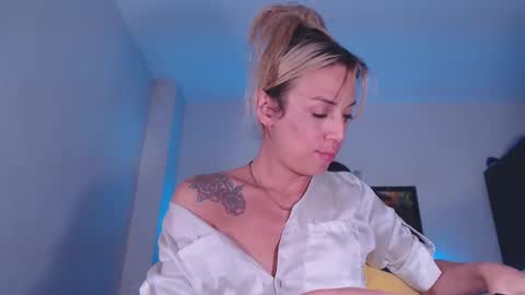 Snapshot of cicimom chatting on March 24, 9:03 am cicimom online show from March 24, 9:03 am