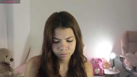 Snapshot of cielo_18d chatting on January 4, 4:01 am Mia online show from January 4, 4:01 am