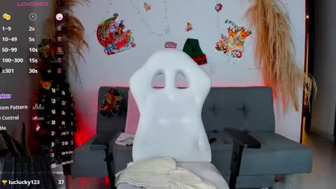 Snapshot of ciindy_lovee chatting on December 18, 8:14 pm Ciindy Lovers online show from December 18, 8:14 pm