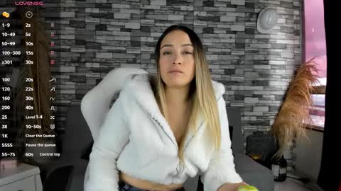 Snapshot of ciindy_lovee chatting on September 27, 6:57 pm Ciindy Lovers online show from September 27, 6:57 pm