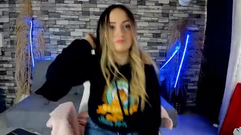 Snapshot of ciindy_lovee chatting on October 9, 3:43 pm Ciindy Lovers online show from October 9, 3:43 pm