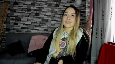 Snapshot of ciindy_lovee chatting on October 23, 7:56 pm Ciindy Lovers online show from October 23, 7:56 pm