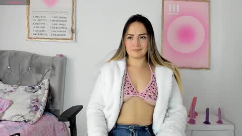 Snapshot of ciindy_lovee chatting on November 19, 3:45 pm Ciindy Lovers online show from November 19, 3:45 pm