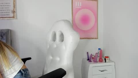 Snapshot of ciindy_lovee chatting on November 25, 12:27 pm Ciindy Lovers online show from November 25, 12:27 pm