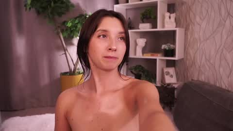   L  online show from September 26, 8:57 pm