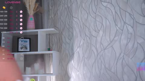   L  online show from October 15, 4:29 pm