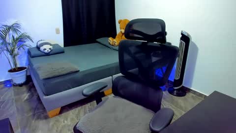 Snapshot of cinamon_kingdom chatting on September 16, 12:00 am Luna and Sebas  online show from September 16, 12:00 am