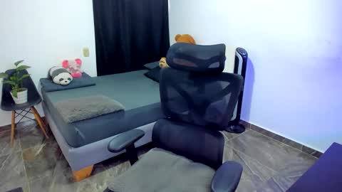 Luna and Sebas  online show from February 2, 9:35 pm