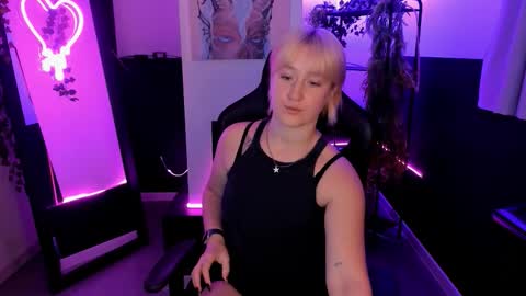 Snapshot of cinbellamy chatting on September 23, 5:21 am Cin Bellamy online show from September 23, 5:21 am
