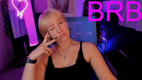 Snapshot of cinbellamy chatting on September 24, 5:22 am Cin Bellamy online show from September 24, 5:22 am