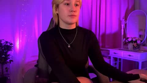 Snapshot of cinbellamy chatting on October 29, 5:42 am Cin Bellamy online show from October 29, 5:42 am