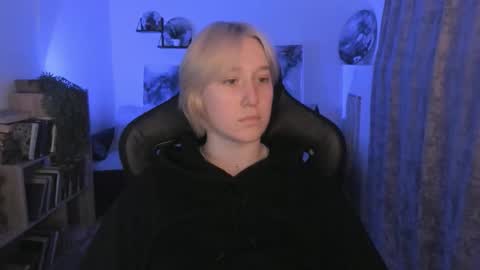 Snapshot of cinbellamy chatting on December 1, 5:56 am Cin Bellamy online show from December 1, 5:56 am