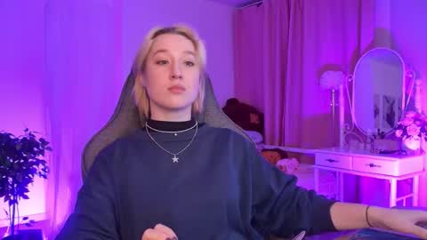 Snapshot of cinbellamy chatting on January 7, 2:14 am Cin Bellamy online show from January 7, 2:14 am