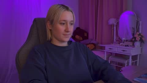 Snapshot of cinbellamy chatting on January 12, 4:07 am Cin Bellamy online show from January 12, 4:07 am