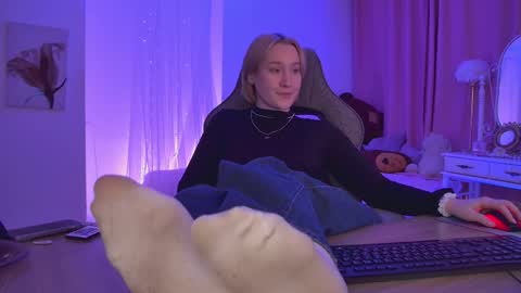 Snapshot of cinbellamy chatting on February 3, 6:22 am Cin Bellamy online show from February 3, 6:22 am