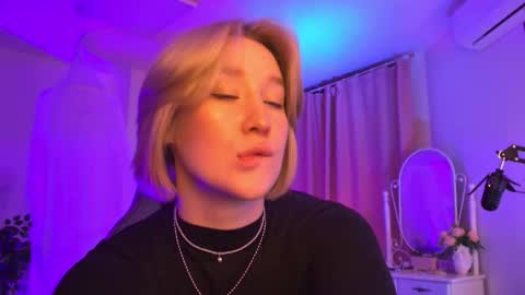 Snapshot of cinbellamy chatting on March 8, 5:55 am Cin Bellamy online show from March 8, 5:55 am