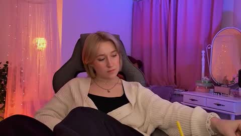 Snapshot of cinbellamy chatting on March 11, 5:02 am Cin Bellamy online show from March 11, 5:02 am