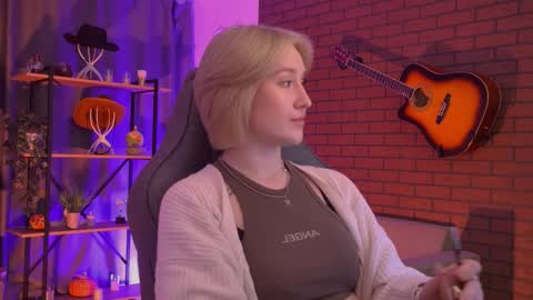 Snapshot of cinbellamy chatting on March 15, 4:07 am Cin Bellamy online show from March 15, 4:07 am