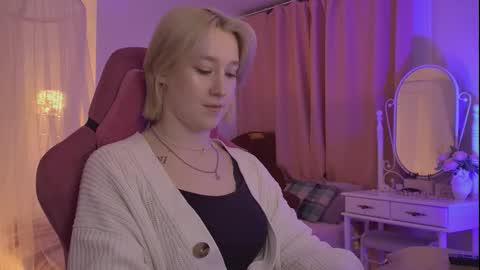 Snapshot of cinbellamy chatting on March 31, 8:59 am Cin Bellamy online show from March 31, 8:59 am