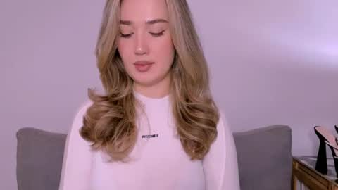 Snapshot of cindyprettywomen chatting on December 4, 5:21 pm cindyprettywomen online show from December 4, 5:21 pm