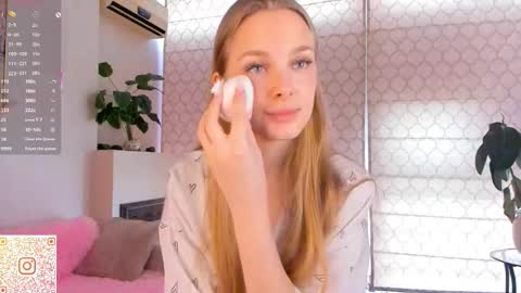 Snapshot of cindyreming chatting on October 9, 6:11 am Im Cindy online show from October 9, 6:11 am