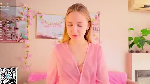 Snapshot of cindyreming01 chatting on October 3, 6:21 am indy online show from October 3, 6:21 am