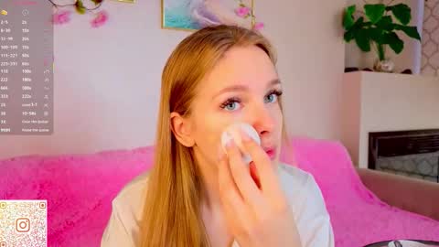 Snapshot of cindyreming01 chatting on October 5, 6:23 am indy online show from October 5, 6:23 am