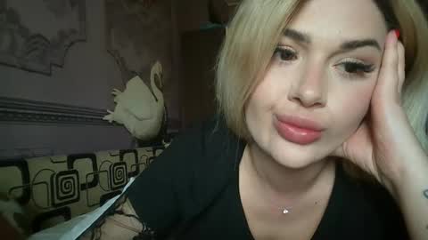 Snapshot of cindysweet24 chatting on April 23, 10:14 am GreenKarina online show from April 23, 10:14 am