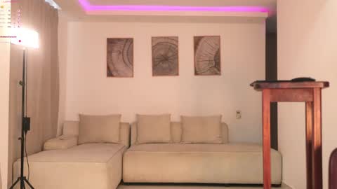 cinnamon__criss online show from June 8, 9:48 pm