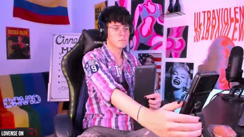 Snapshot of cinnamon_boyxxx chatting on January 14, 4:47 am David     Independent Model online show from January 14, 4:47 am