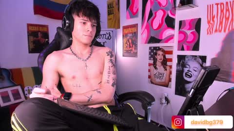 Snapshot of cinnamon_boyxxx chatting on February 7, 5:10 am David     Independent Model online show from February 7, 5:10 am