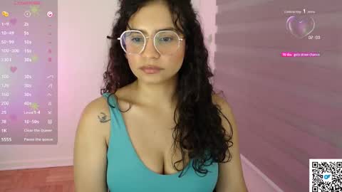 Snapshot of cinnamon_rosa chatting on November 15, 10:37 pm Emma online show from November 15, 10:37 pm