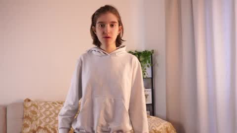 Lila 3 online show from March 28, 7:52 am