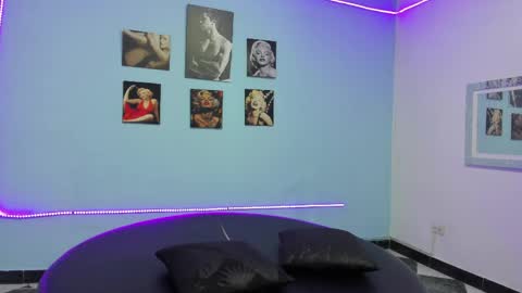 Snapshot of cinthya_dan chatting on May 12, 4:15 pm Cinthya online show from May 12, 4:15 pm
