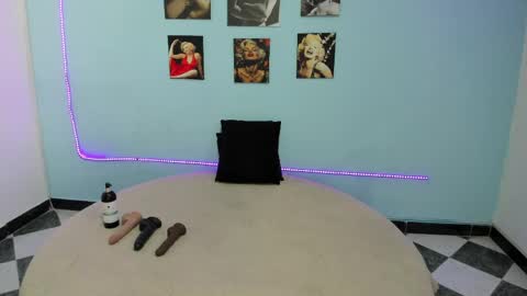Snapshot of cinthya_dan chatting on May 15, 6:26 pm Cinthya online show from May 15, 6:26 pm