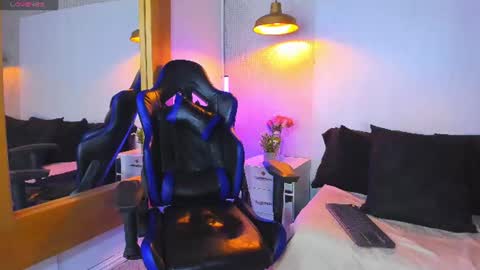 Snapshot of cinthya_walker1 chatting on August 6, 2:19 pm cinthya_walker1 online show from August 6, 2:19 pm