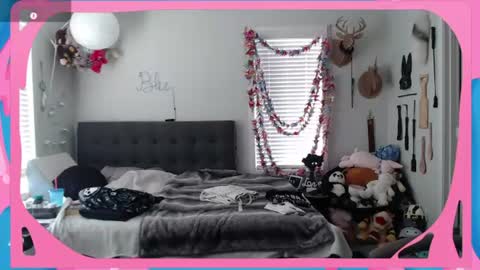Snapshot of cirquenoirblu chatting on June 24, 1:37 am Blu online show from June 24, 1:37 am