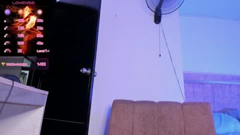 Snapshot of cj_davis1 chatting on October 2, 3:24 am cj_davis1 online show from October 2, 3:24 am