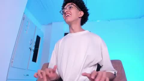 cj_davis1 online show from June 19, 2:27 am
