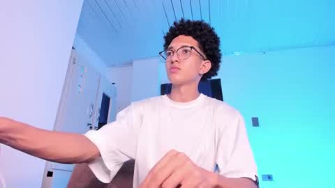 cj_davis1 online show from June 21, 2:47 am