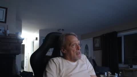 Snapshot of cjscout chatting on November 16, 7:14 am cjscout online show from November 16, 7:14 am