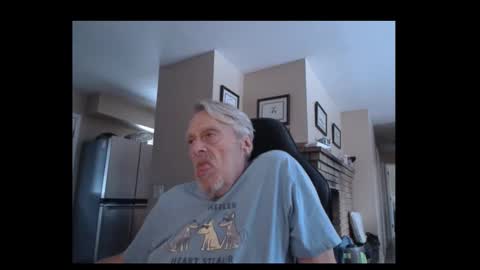 Snapshot of cjscout chatting on December 4, 9:45 pm cjscout online show from December 4, 9:45 pm