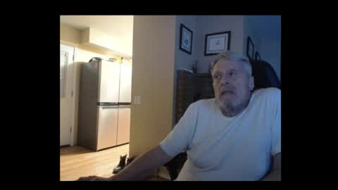 Snapshot of cjscout chatting on December 17, 3:01 am cjscout online show from December 17, 3:01 am