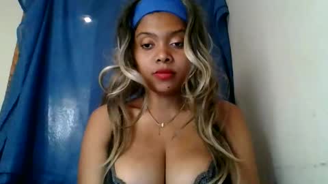 Snapshot of ckamilla45 chatting on September 17, 5:42 am ckamilla45 online show from September 17, 5:42 am