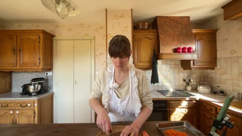 Claire Moulin online show from March 18, 10:18 am