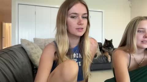 Snapshot of clairebabyy1 chatting on December 1, 12:59 am Claire online show from December 1, 12:59 am