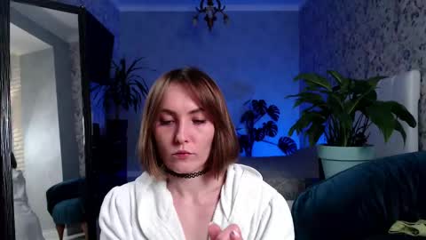 Snapshot of clara_bendover chatting on February 16, 6:10 pm Clara online show from February 16, 6:10 pm