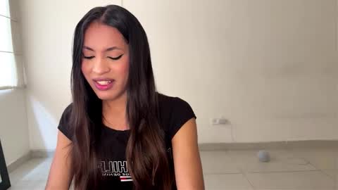 Snapshot of clara_evans_s chatting on February 13, 9:33 pm Clara online show from February 13, 9:33 pm