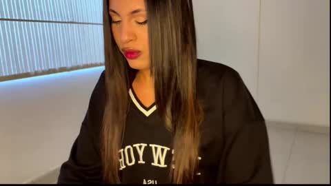 Snapshot of clara_evans_s chatting on February 18, 9:55 pm Clara online show from February 18, 9:55 pm