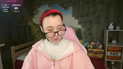 Snapshot of clarabenson chatting on January 5, 6:33 pm clarabenson online show from January 5, 6:33 pm